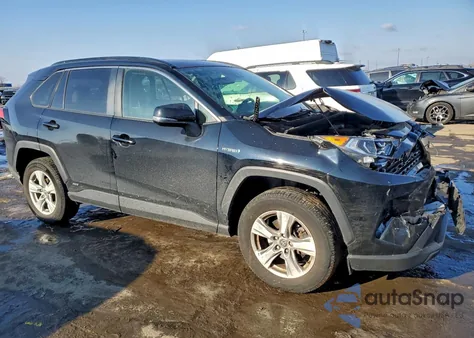 2019 Toyota Rav4 Xle z USA, uszkodzony, nr VIN JTMRWRFV7KD028886